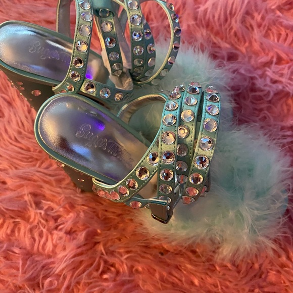 Mint boudoir sugar thrillz heels size 8. Never worn. - Picture 5 of 5